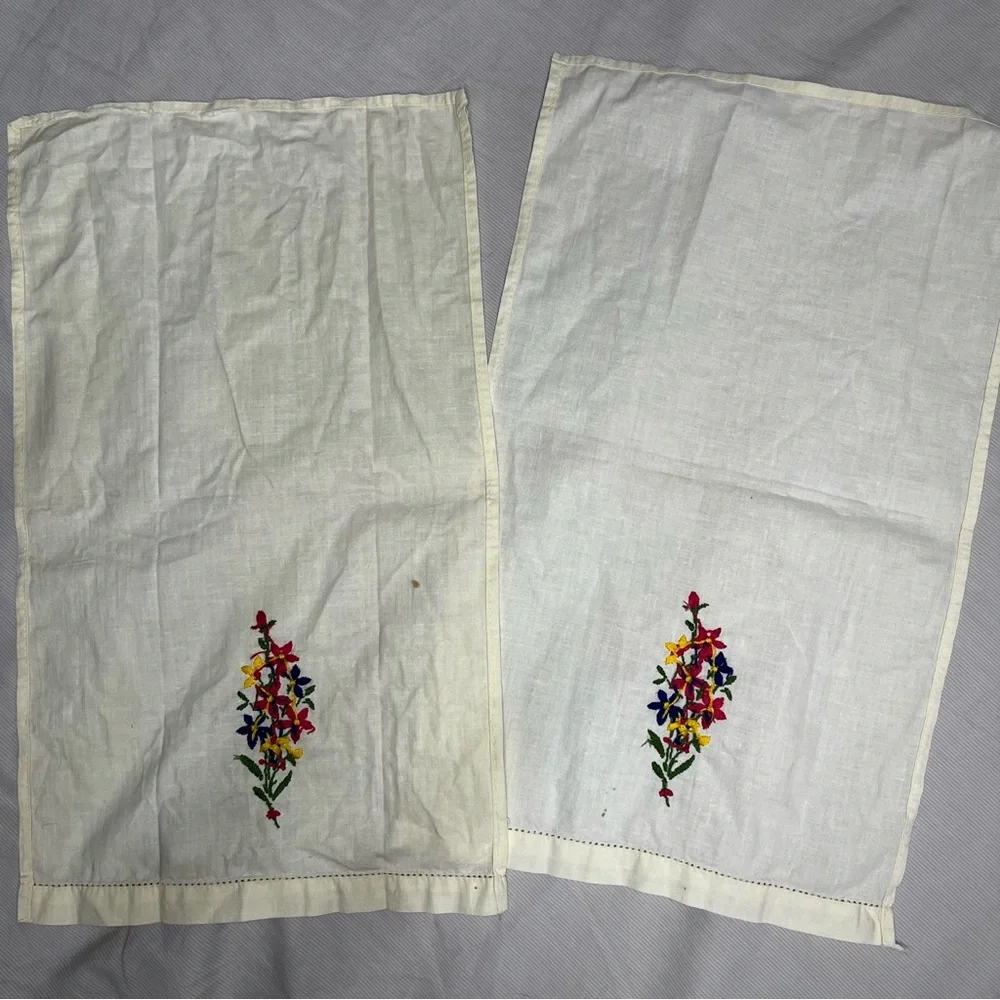 Pair of Vintage Cream Linen Tea Towels Puffy Embroidered Flowers 17x10